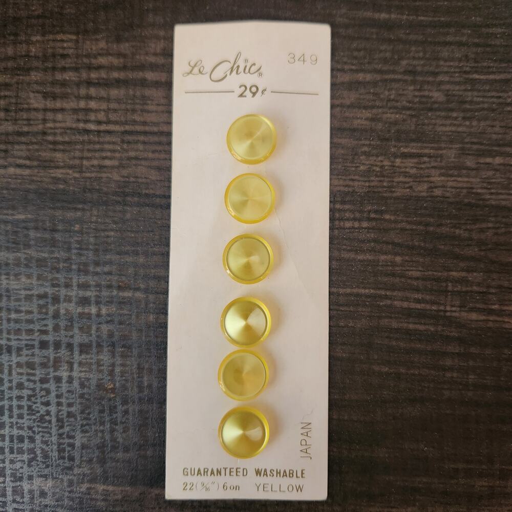 Vintage Le Chic Yellow Concentric Disc Sewing Buttons Card 6pc 22 9/16" 29c